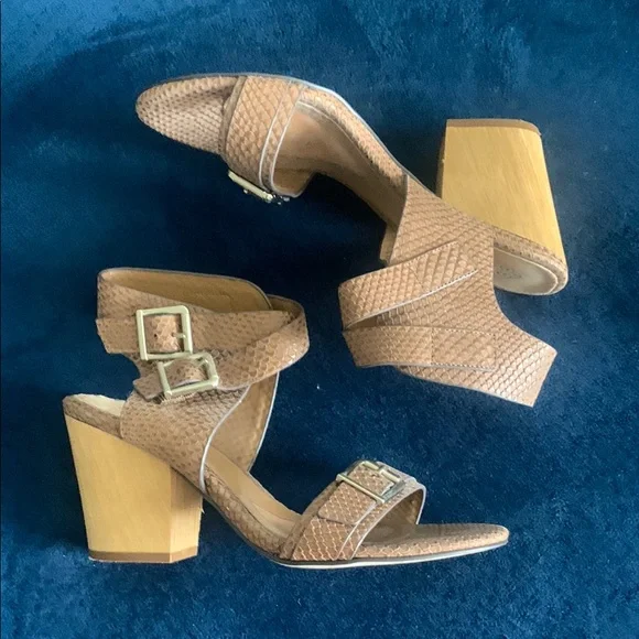 Isola Tan Sandals with Elegant Design and Comfort - Picture 3 of 8